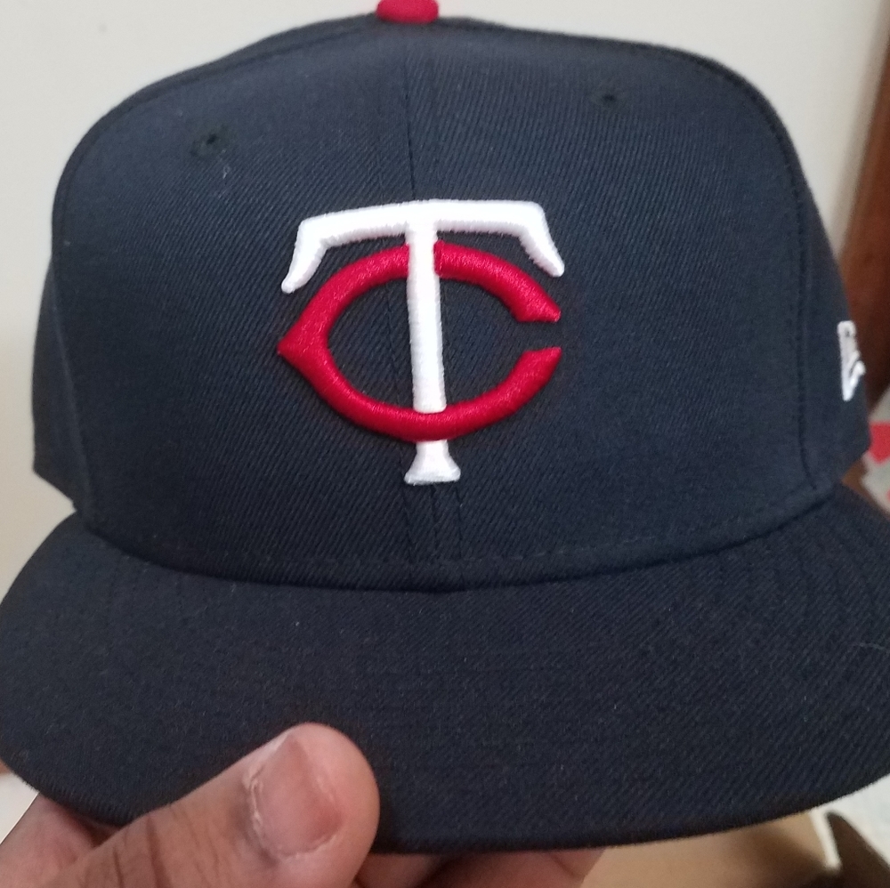 New Era: MLB Minnesota Twins fitted hat.  Size 7 1/2